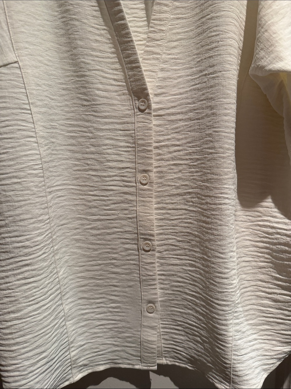 Brochu Walker White Button-Front V-Neck Puff Sleeve Top - Picture 4 of 5